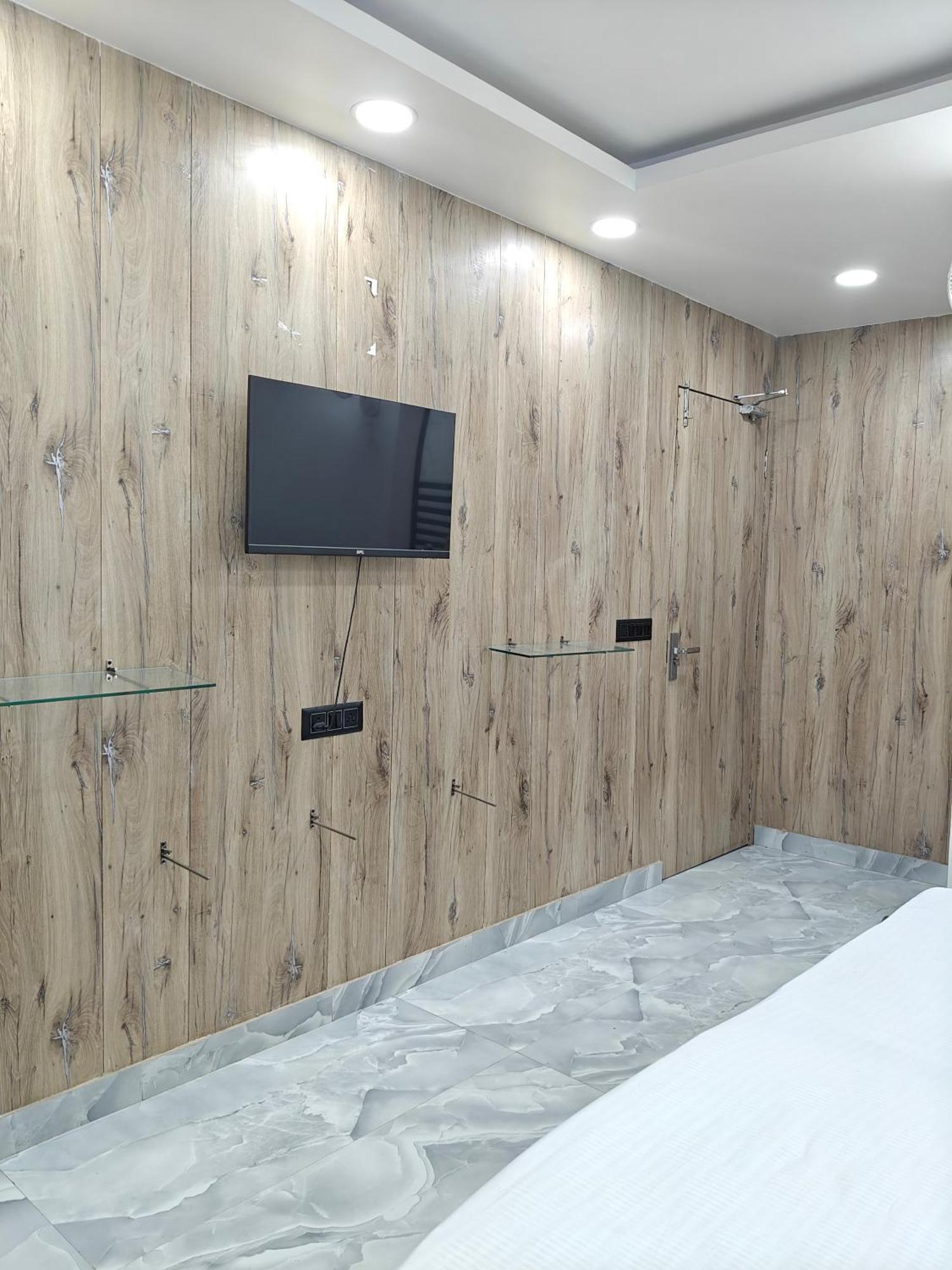 Hotel Love Inn Lucknow Exteriör bild